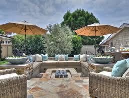 Here are some tips to help you select the right hardscape color scheme for your house's hardscape.  Source: Houzz